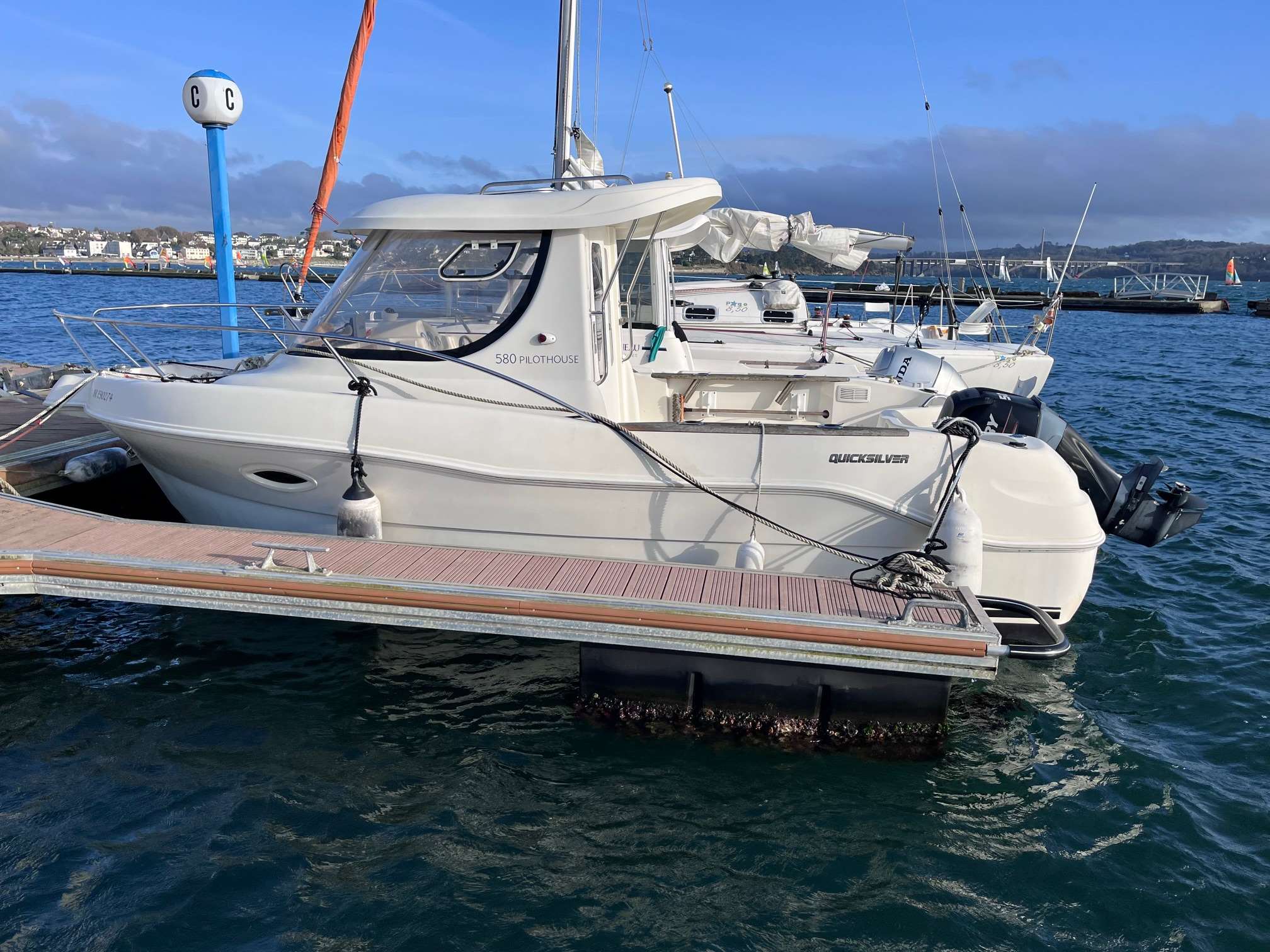 slider 0 Quicksilver  580 Pilothouse